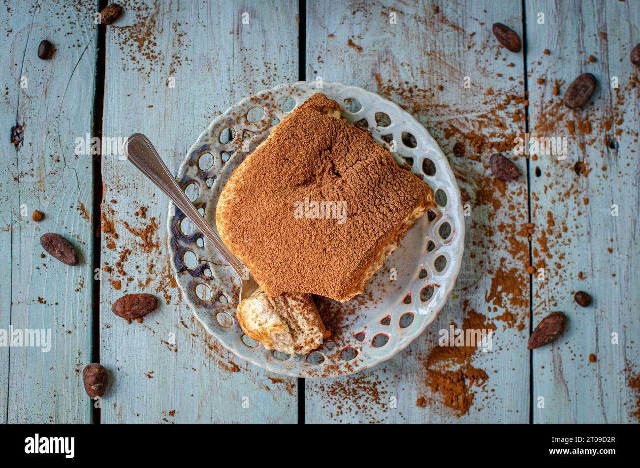 Gâteau traditionnel italien Tiramisu en poudre avec du cacao Banque D'Images