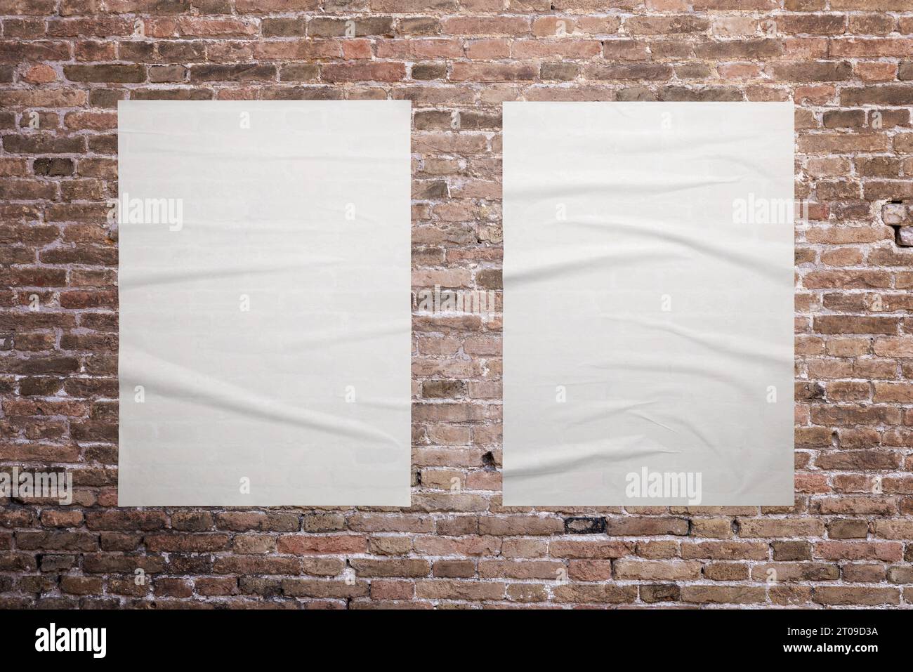 Deux affiches A3 blanches vierges sont collées sur le mur de briques. Surfaces idéales pour la promotion de la conception graphique de maquettes Banque D'Images Deux affiches A3 blanches vierges sont collées sur le mur de briques. Surfaces idéales pour la promotion de la conception graphique de maquettes Banque D'Images