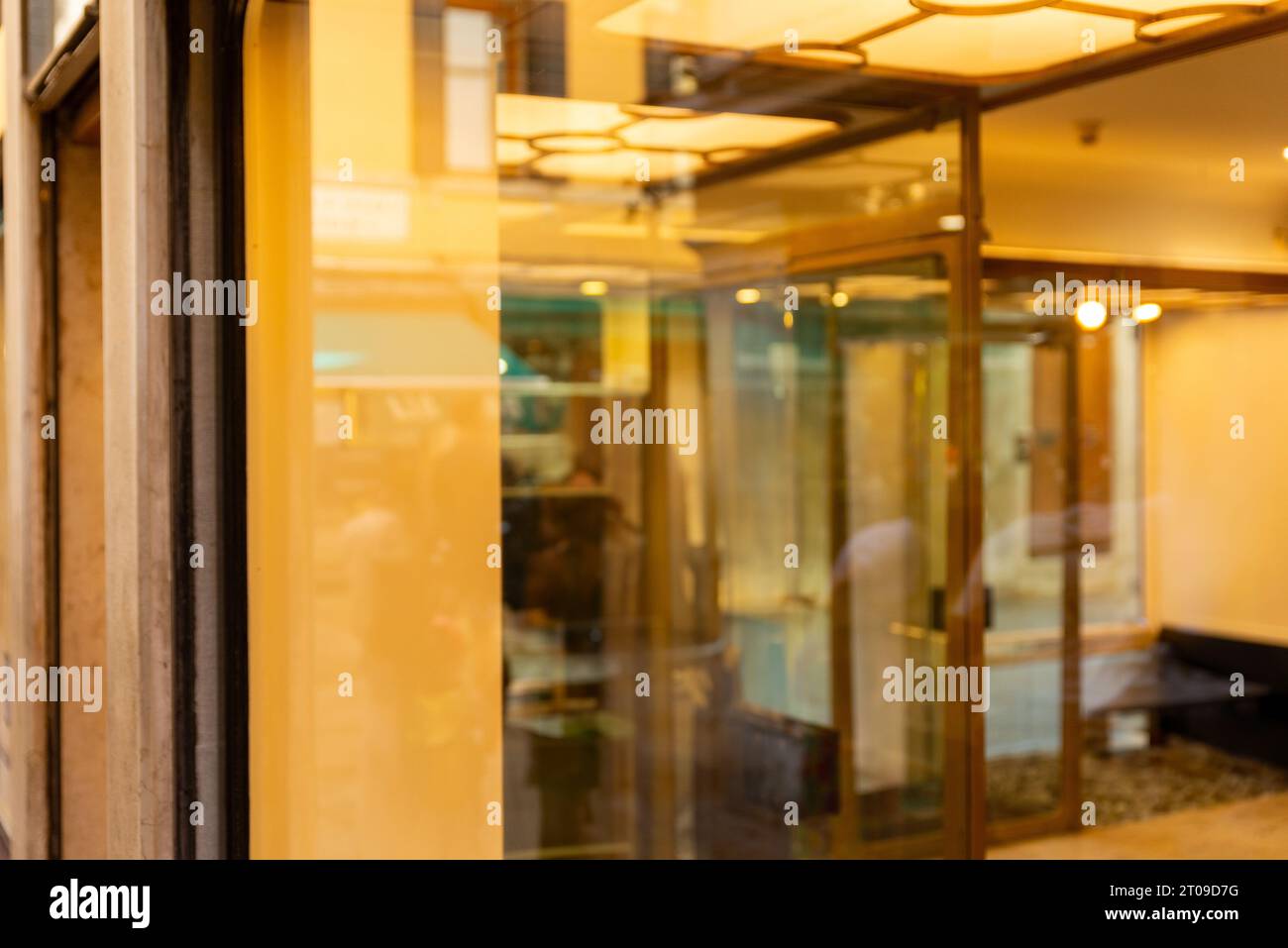 Vitrine moderne avec une surface vierge et propre. Pour la promotion de logo ou de texte Banque D'Images