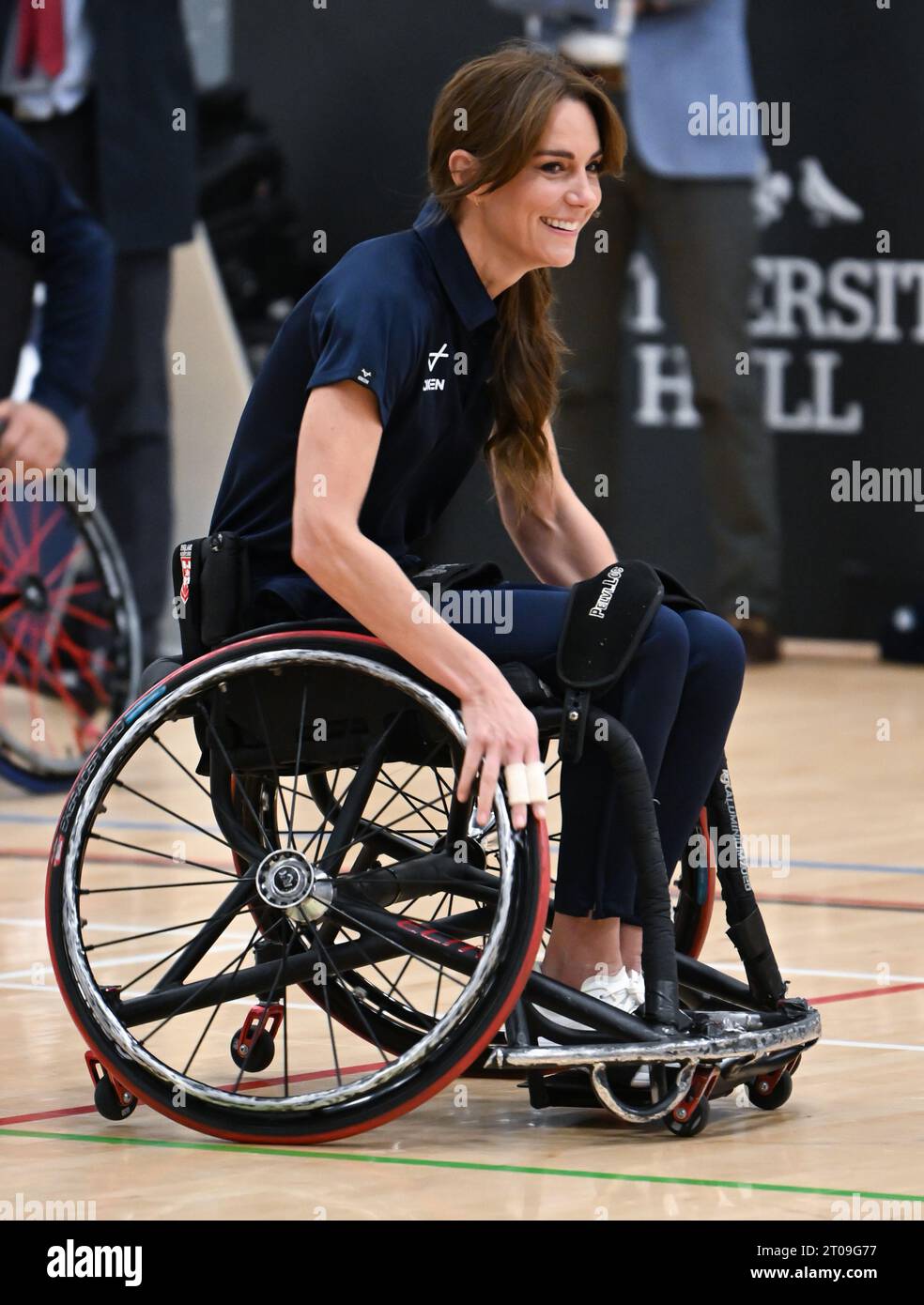 Hull, Royaume-Uni. 5 octobre 2023. La Princesse de Galles, patronne de la Rugby football League, se rend à Hull pour participer à une Journée de l'inclusivité de la Rugby League organisée par la Rugby football League, le Hull FC et l'Université de Hull. La princesse est vue essayant sa main au rugby en fauteuil roulant, rejoignant une séance d'entraînement avec des membres de l'équipe de rugby en fauteuil roulant anglaise gagnante de la coupe du monde. Crédit : Doug Peters/EMPICS/Alamy Live News Banque D'Images Hull, Royaume-Uni. 5 octobre 2023. La Princesse de Galles, patronne de la Rugby football League, se rend à Hull pour participer à une Journée de l'inclusivité de la Rugby League organisée par la Rugby football League, le Hull FC et l'Université de Hull. La princesse est vue essayant sa main au rugby en fauteuil roulant, rejoignant une séance d'entraînement avec des membres de l'équipe de rugby en fauteuil roulant anglaise gagnante de la coupe du monde. Crédit : Doug Peters/EMPICS/Alamy Live News Banque D'Images