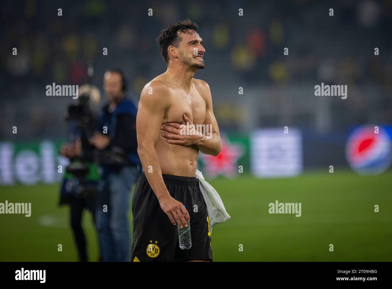 Dortmund, Allemagne. 04 octobre 2023. Mats Hummels (BVB) mit starken Schmerzen Borussia Dortmund - AC Mailand 04.10.2023 Copyright (nur für journaliste Banque D'Images