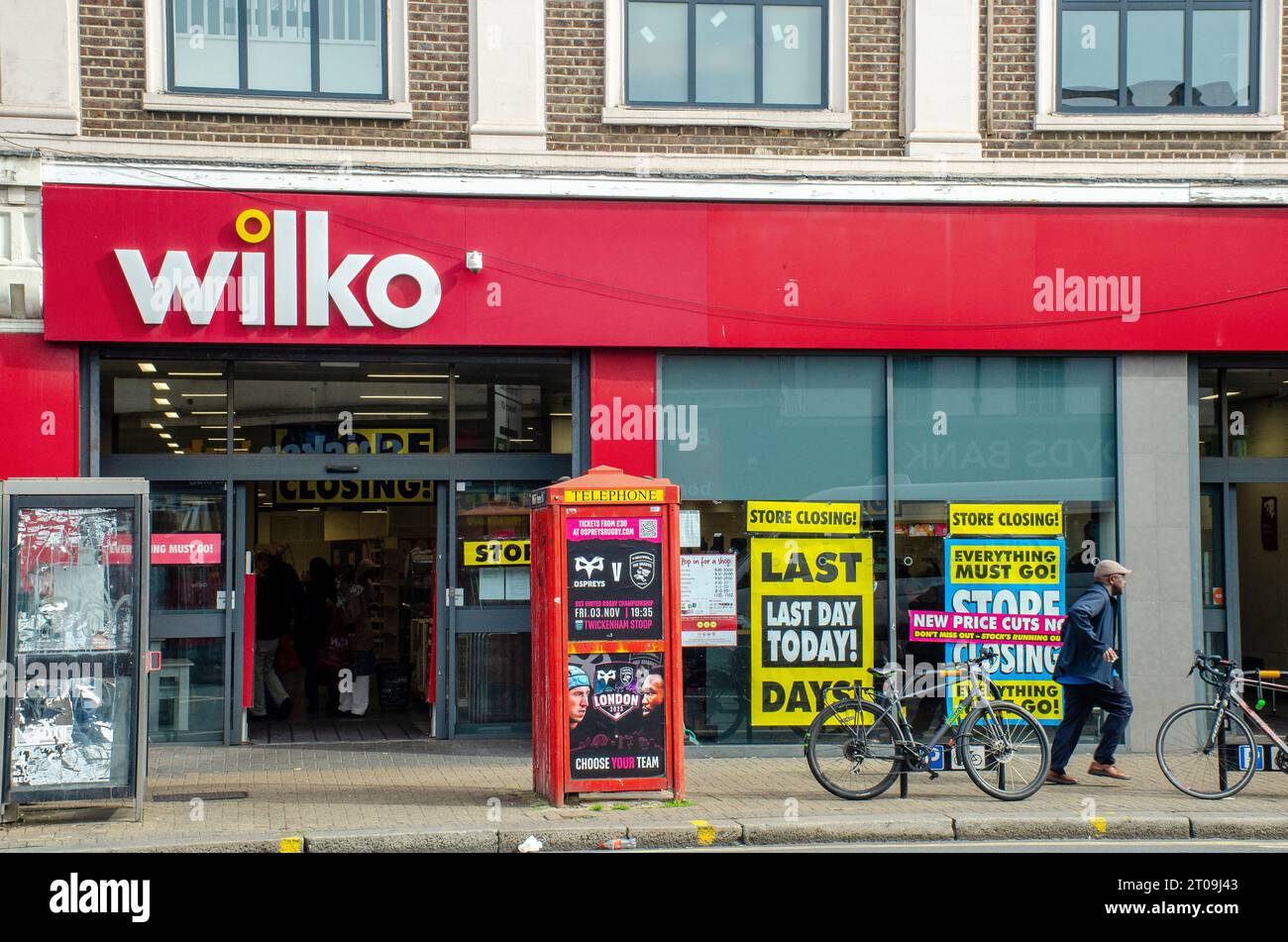 Londres, Royaume-Uni. 5 octobre 2023. Dernier jour de négociation dans Tooting pour la chaîne de détail Wilko que la société entre dans l'administration. Crédit : JOHNNY ARMSTEAD/Alamy Live News Banque D'Images