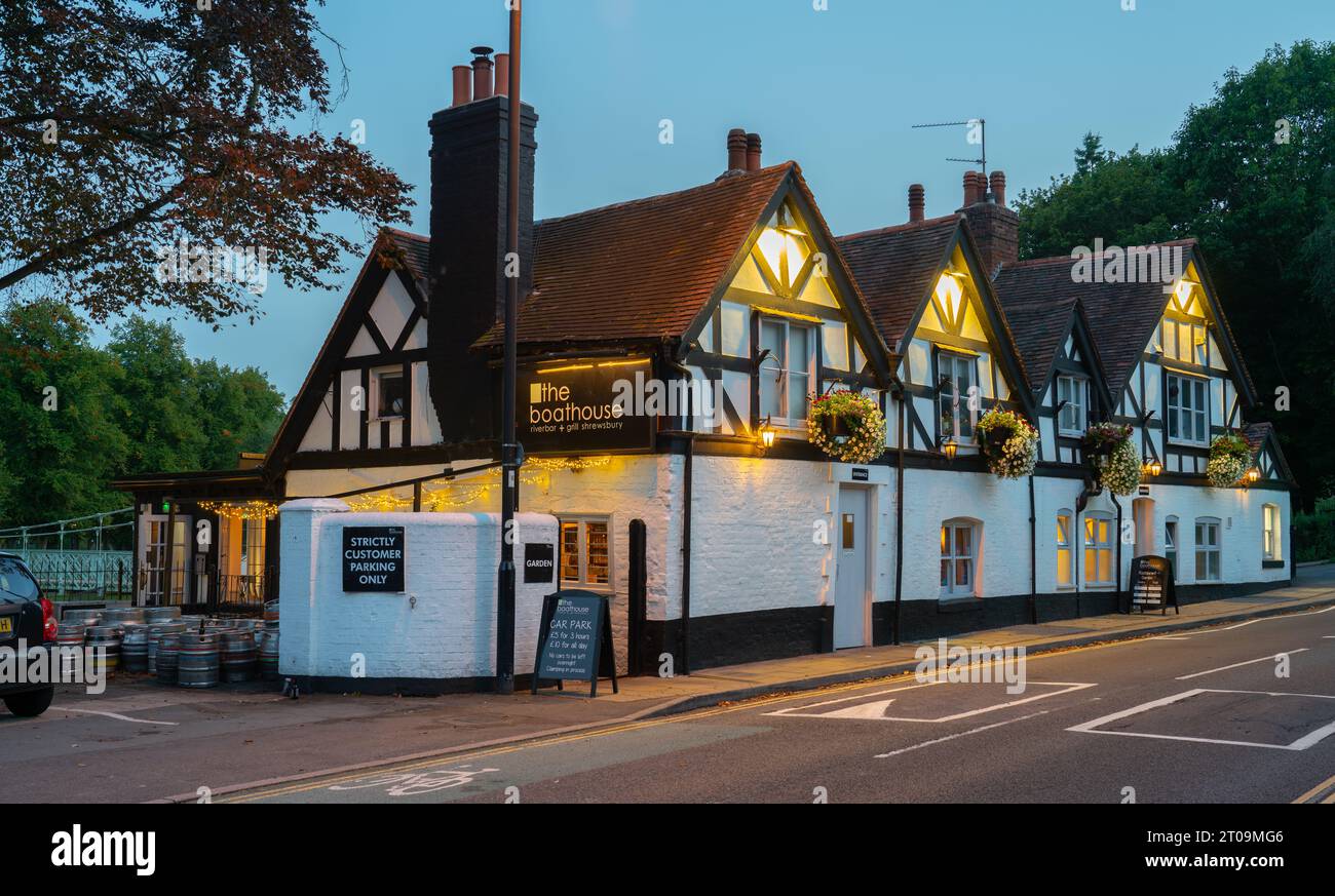 The Boathouse Pub/Restaurant, sur la rivière Severn, Shrewsbury, Shropshire, Angleterre. Photographié en septembre 2023. Banque D'Images