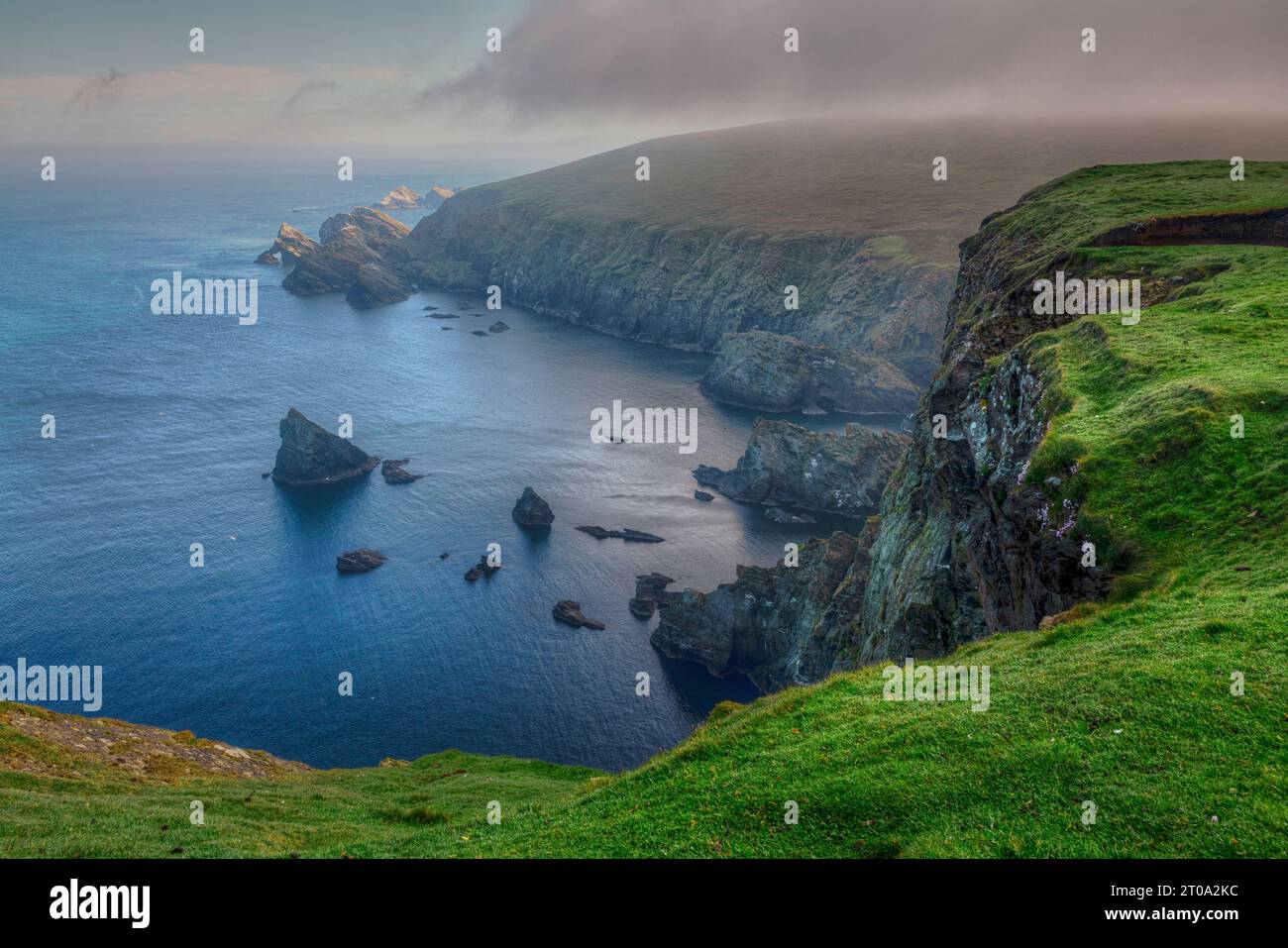La côte spectaculaire de Hermaness sur Unst, îles Shetland. Banque D'Images