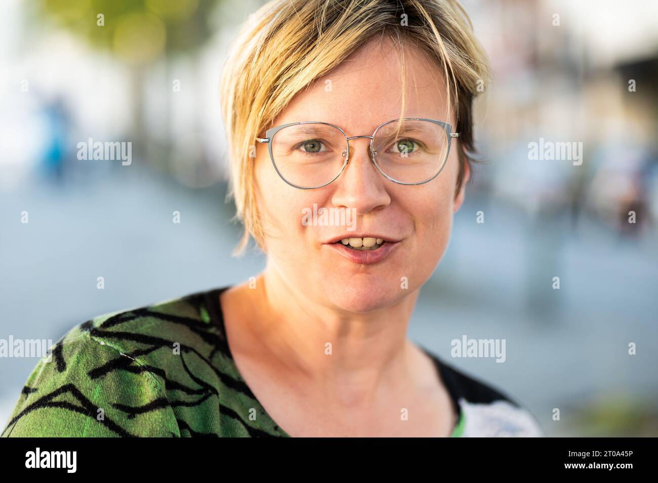 Portrait d'une femme blanche parlante de 37 ans, Bruxelles, Belgique Banque D'Images