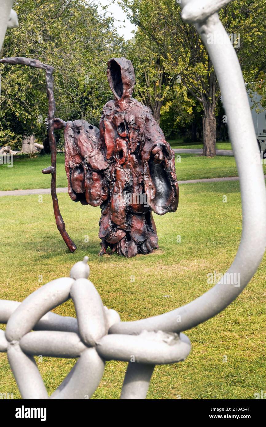 Friend 2023 par Josh Smith à l'exposition Frieze Sculpture Regents Park London UK Banque D'Images