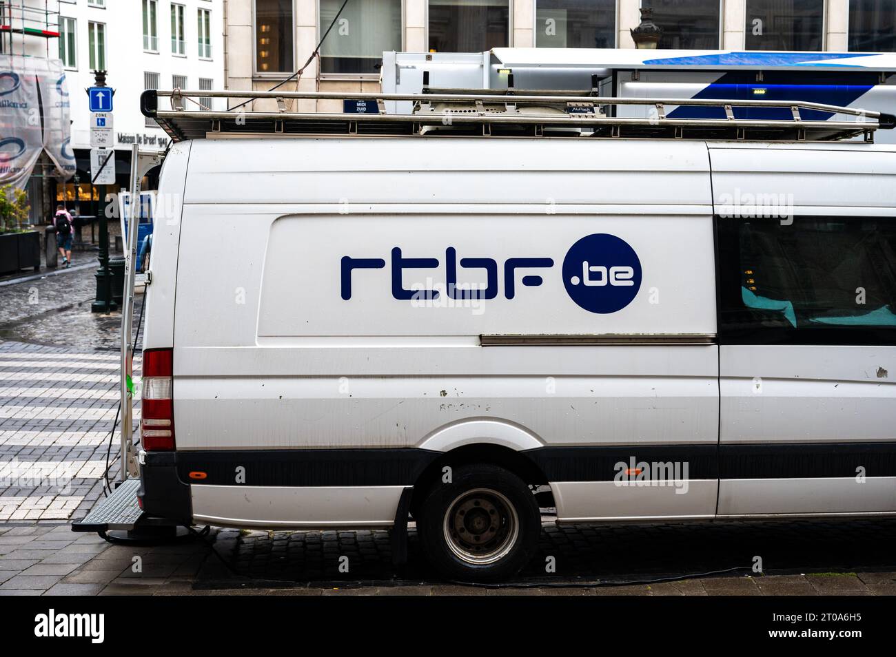 Vieille ville de Bruxelles, Belgique, 29 septembre 2023 - Van de la société wallonne de radiodiffusion RTBF radio Televison Belge French Banque D'Images
