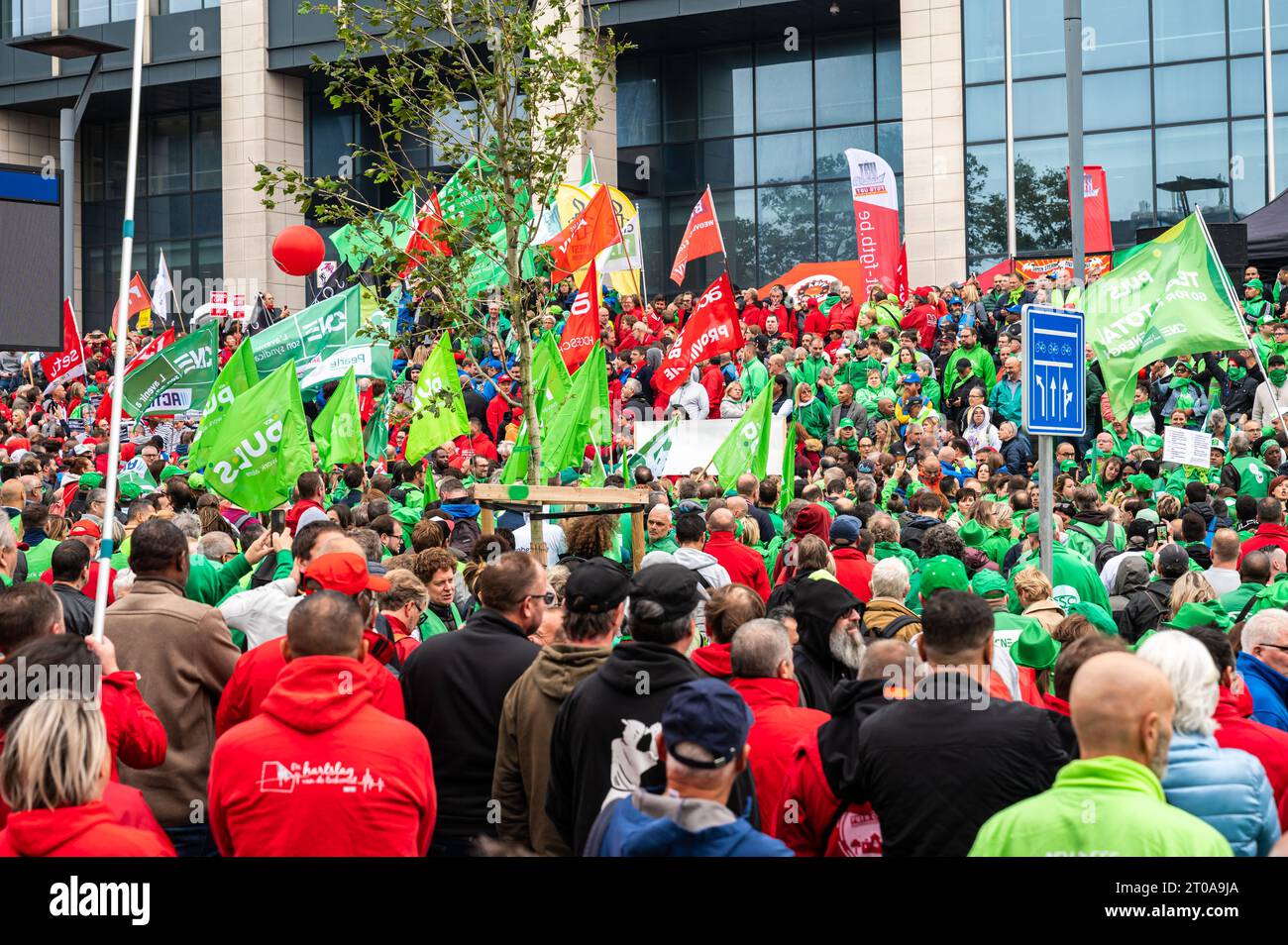 Bruxelles, Belgique, le 5 octobre 2023 - marche de protestation des syndicats pour le droit de manifester Banque D'Images
