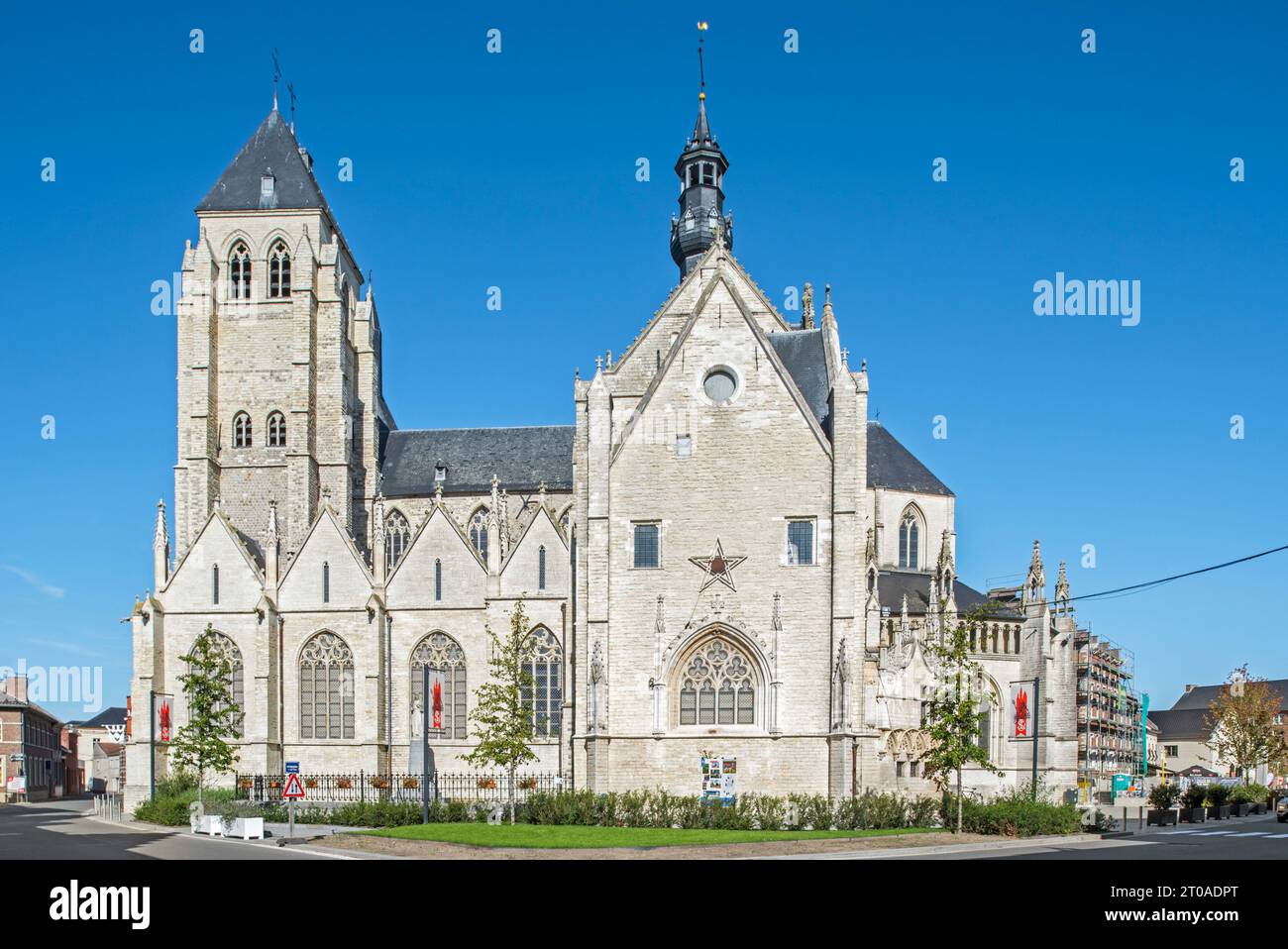 13e - 16e siècle Gothique Eglise médiévale Saint Léonard / Sint-Leonarduskerk dans la ville de Zoutleeuw, province du Brabant flamand, Flandre, Belgique Banque D'Images