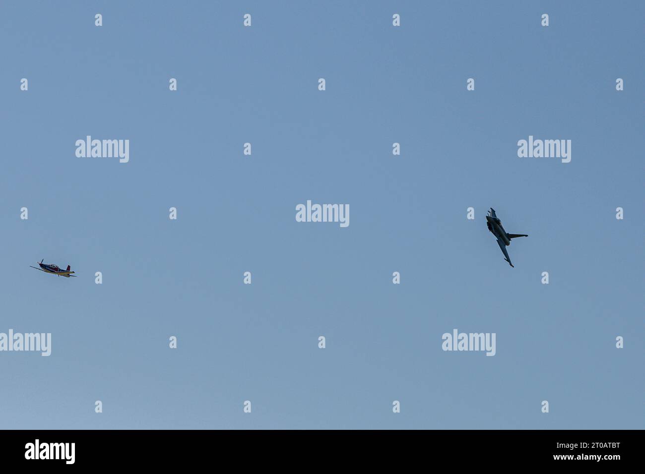 Avion de chasse Eurofighter EF-2000 Typhoon de l'armée de l'air allemande décollant pendant le Berlin, en Allemagne Banque D'Images
