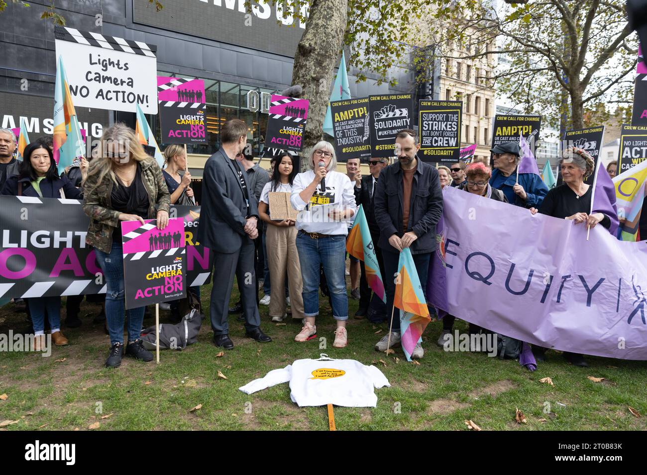Londres, Royaume-Uni. 05 octobre 2023. À Leicester Square, les membres du Bectu organisent un rassemblement exigeant une résolution rapide de la grève des acteurs en cours. Banque D'Images