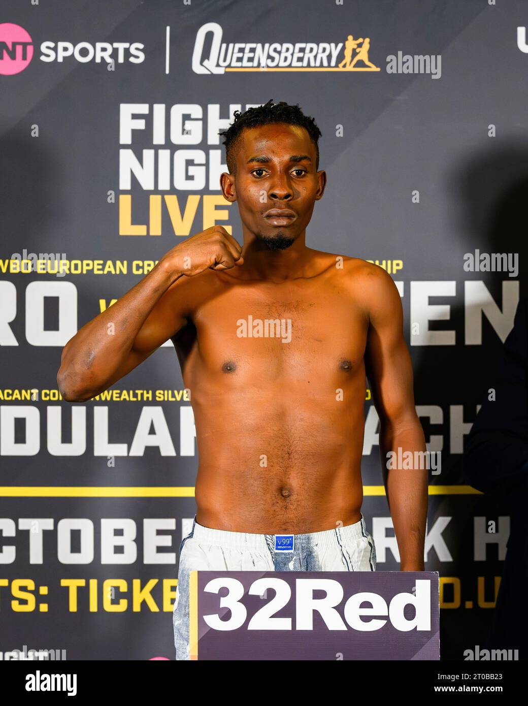 LONDRES, ROYAUME-UNI. 05 octobre 23. Adam Mbega lors de la pesée officielle Zorro vs d'Ortenzi avant la soirée de combat à York Hall le jeudi 05 octobre 2023 à LONDRES, ANGLETERRE. Crédit : Taka G Wu/Alamy Live News Banque D'Images