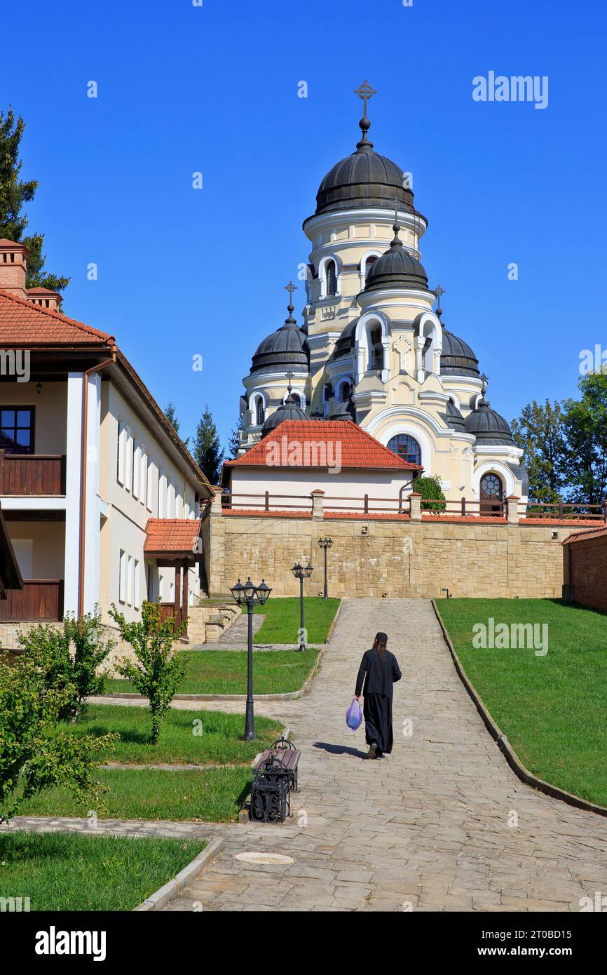 L'église Saint-Georges (1903) au monastère orthodoxe oriental de Capriana (1429) à Capriana, Moldavie Banque D'Images