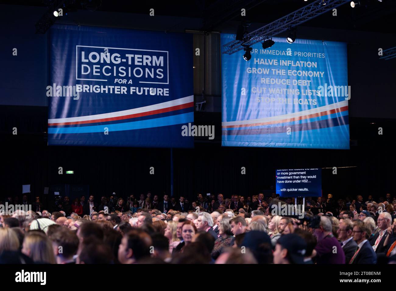 Autocue de Rishi Sunak, alors qu'il gratte la partie nord de HS2, et introduit "Network North" le dernier jour de la conférence du Parti conservateur au Manchester Central Convention Complex, Manchester le mercredi 4 octobre 2023. (Photo : Pat Scaasi | MI News) crédit : MI News & Sport / Alamy Live News Banque D'Images