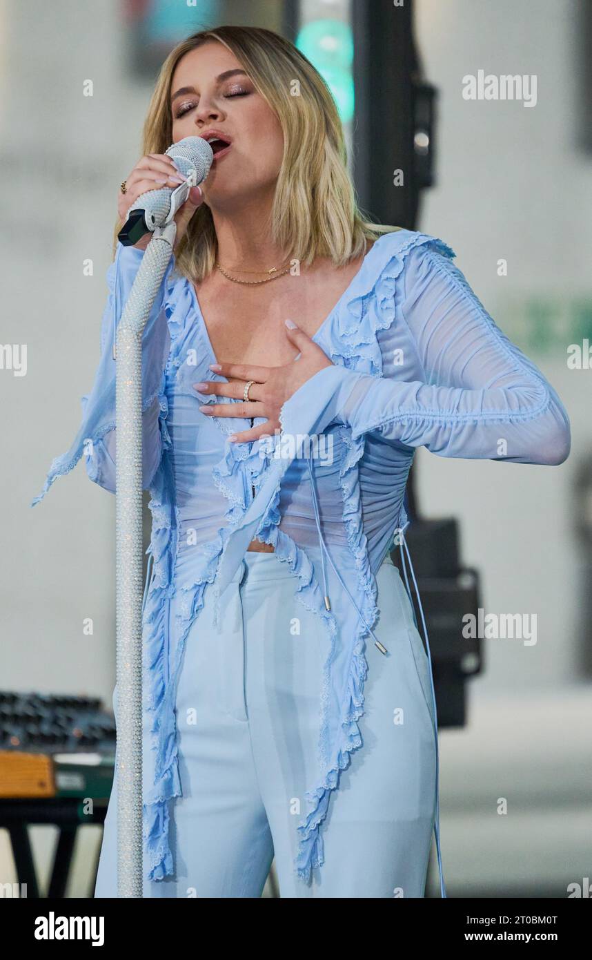 NEW YORK, NY, États-Unis - 11 AOÛT 2023 : Kelsea Ballerini joue dans la série de concerts 'Today' Show de NBC au Rockefeller Plaza. Banque D'Images