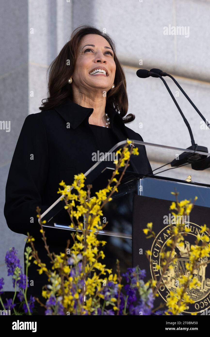 San Francisco, États-Unis. 05 octobre 2023. La vice-présidente Kamala Harris prononce une allocution lors du service commémoratif de la sénatrice Dianne Feinstein à l'hôtel de ville de San Francisco, le jeudi 5 octobre 2023. Feinstein est décédé à 90 ans. Photo Benjamin Fanboy/UPI crédit : UPI/Alamy Live News Banque D'Images