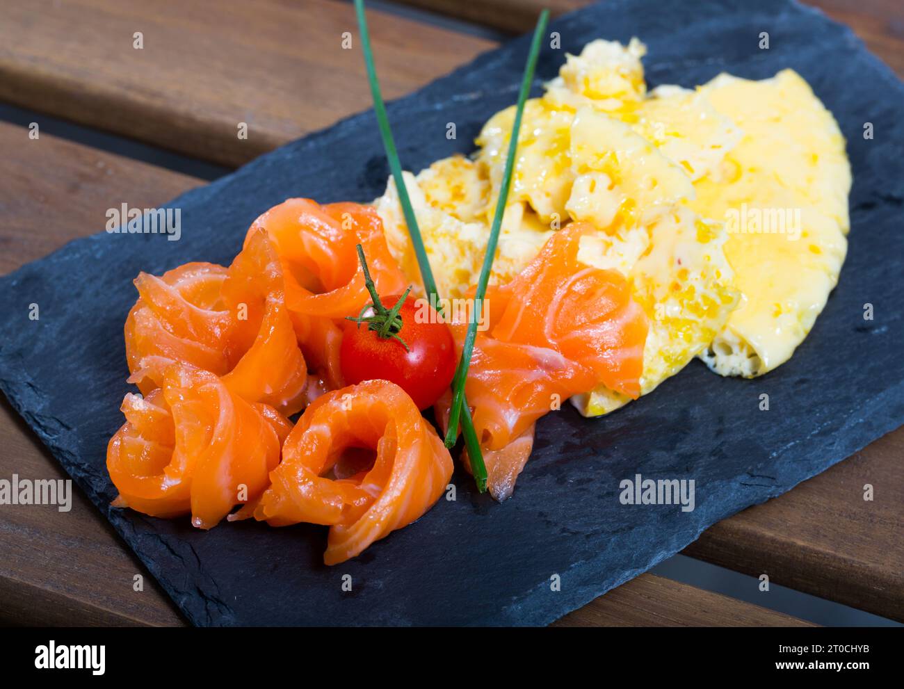 Omelette au saumon fumé Banque D'Images