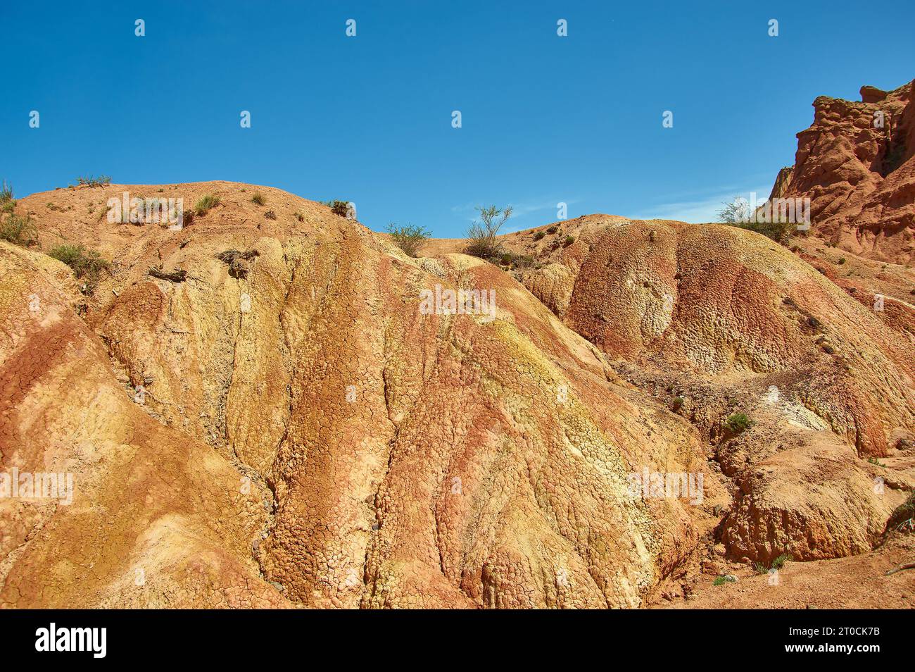 Canyon de conte de fées, des formations rocheuses sur le lac Issyk-Koul. Le Kirghizistan.L'Asie centrale Banque D'Images