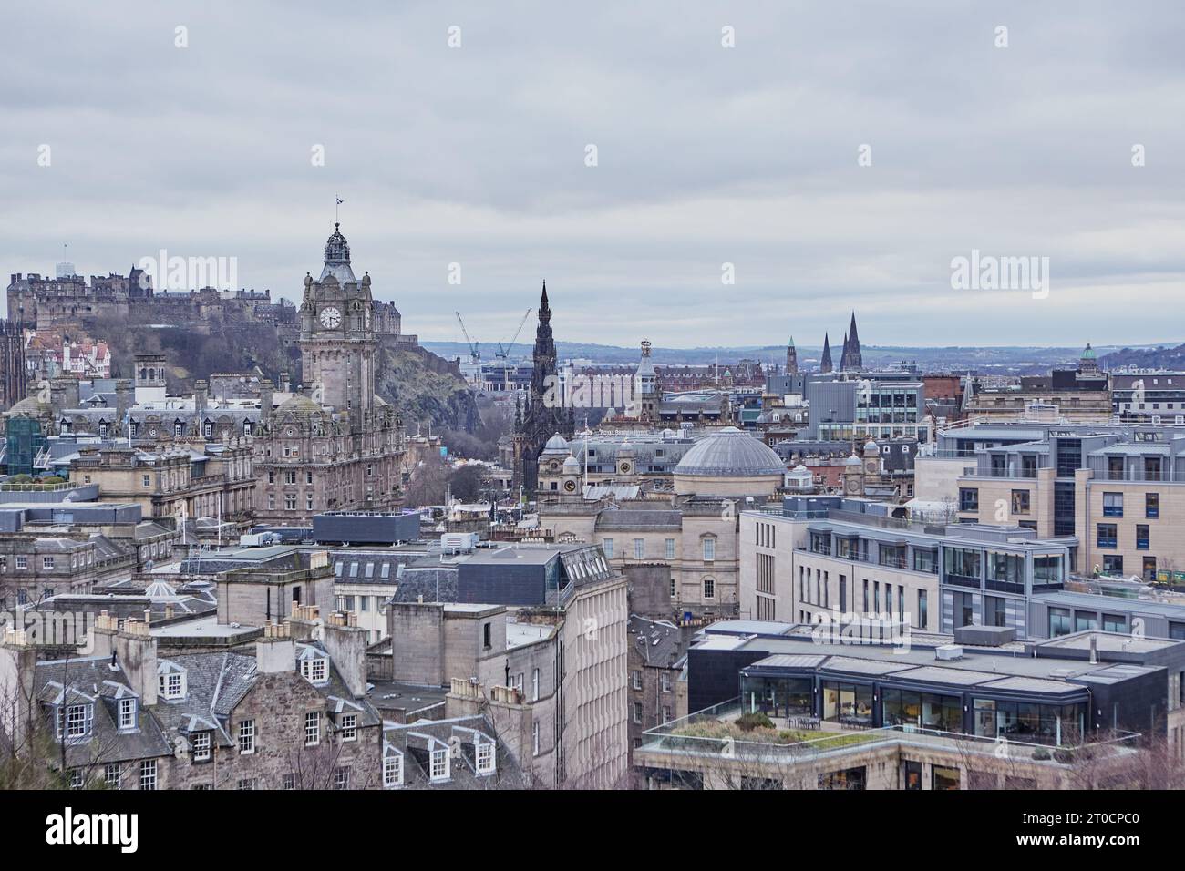 Urban Skyline : vue aérienne de Metropolis avec un paysage urbain bondé et une architecture étonnante, Édimbourg, Royaume-Uni Banque D'Images