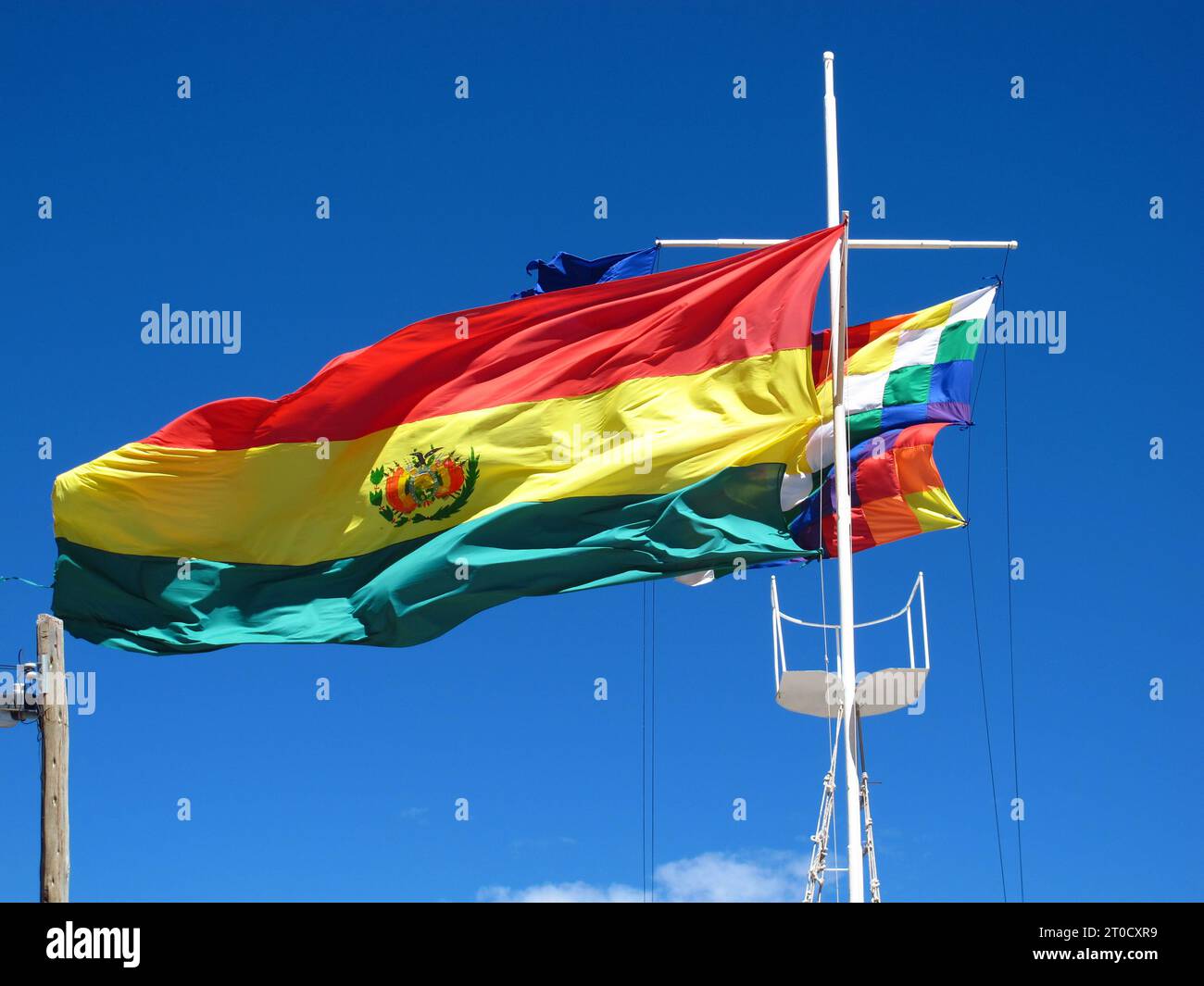 Le drapeau en Copacabana de Bolivie Banque D'Images