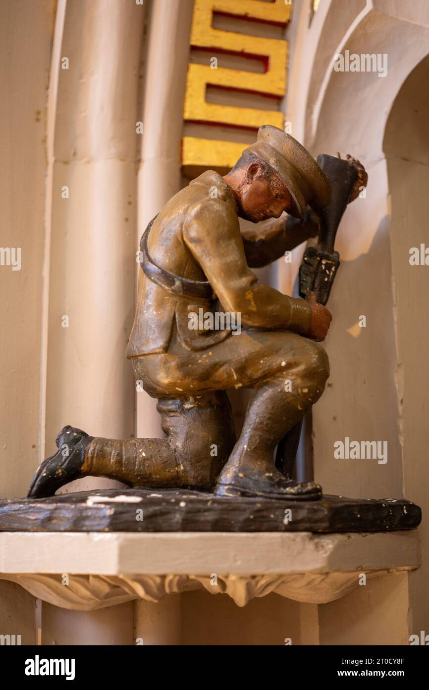 Un soldat sculptant à la chapelle St George pour le souvenir des soldats, Lincoln Cathedral, Lincoln, Lincolnshire, Angleterre, Royaume-Uni Banque D'Images