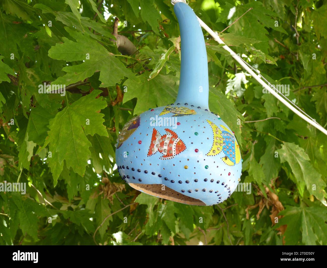 Lampes à la main gourdes (caleçons) fabriquées en mer, dans la ville de Bodrum en Turquie. Les yachts, la mer Égée et le château de Bodrum sont en arrière-plan. Banque D'Images