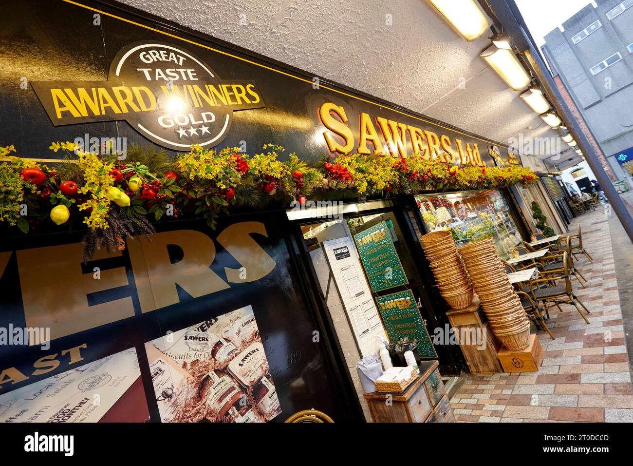 Sawers Deli dans Fountain Street Belfast. Fondé en 1897 et géré par une famille, il a fourni de la nourriture fine aux rois reines et aux présidents ainsi qu'aux Ti Banque D'Images