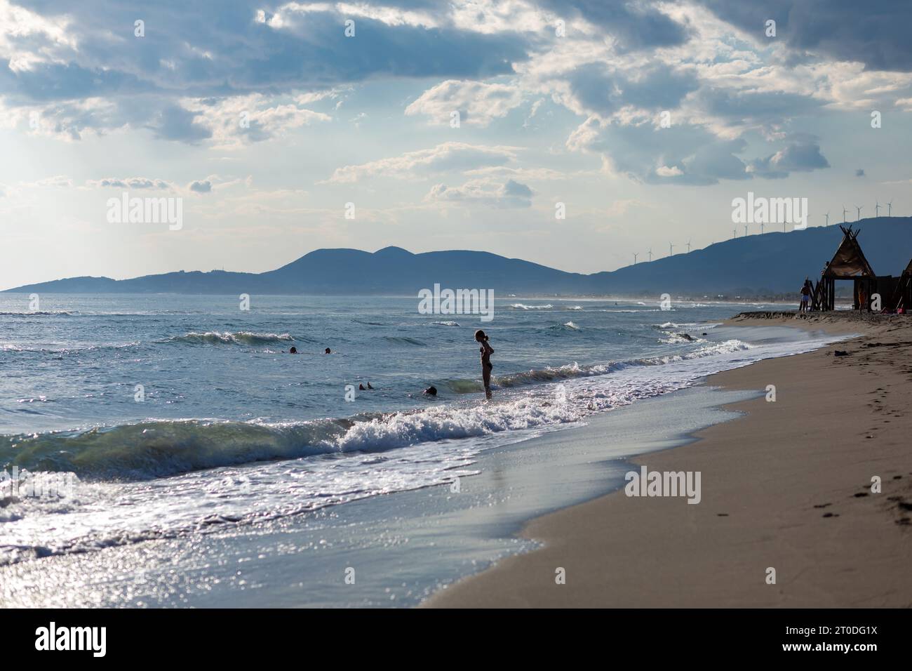 Ulcinj, Ada Bojana, Monténégro - juin 11 2022 : célèbre plage de sable au sud de la côte du Monténégro près d'Ulcinj Banque D'Images