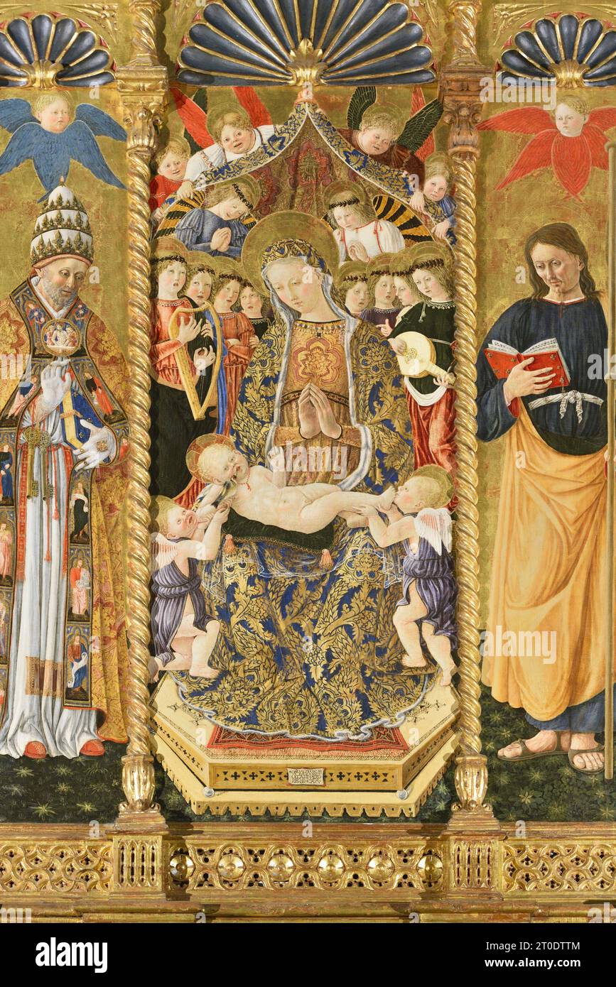 Belforte del Chienti (Italie, Marches - province de Macerata), église de Sant'Eustachio. Giovanni Boccati, Polyptyque, 15e siècle. (Détail central, Madone et enfant avec des musiciens d'ange, un ange offre un finch d'or à l'enfant Christ), 1468 Banque D'Images