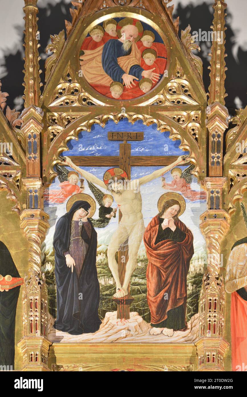 Belforte del Chienti (Italie, Marches - province de Macerata), église de Sant'Eustachio. Giovanni Boccati, Polyptyque, 15e siècle. (Détail central d'ordre supérieur, Crucifixion avec la Vierge et Marie Madeleine), 1468 Banque D'Images