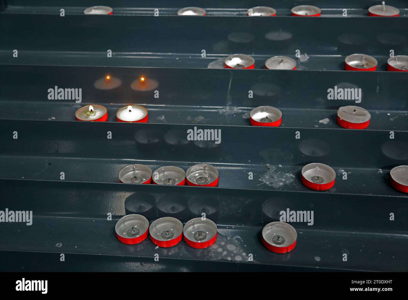 St Luke's Church Votive Candles Sydney Street Chelsea Londres Angleterre Banque D'Images