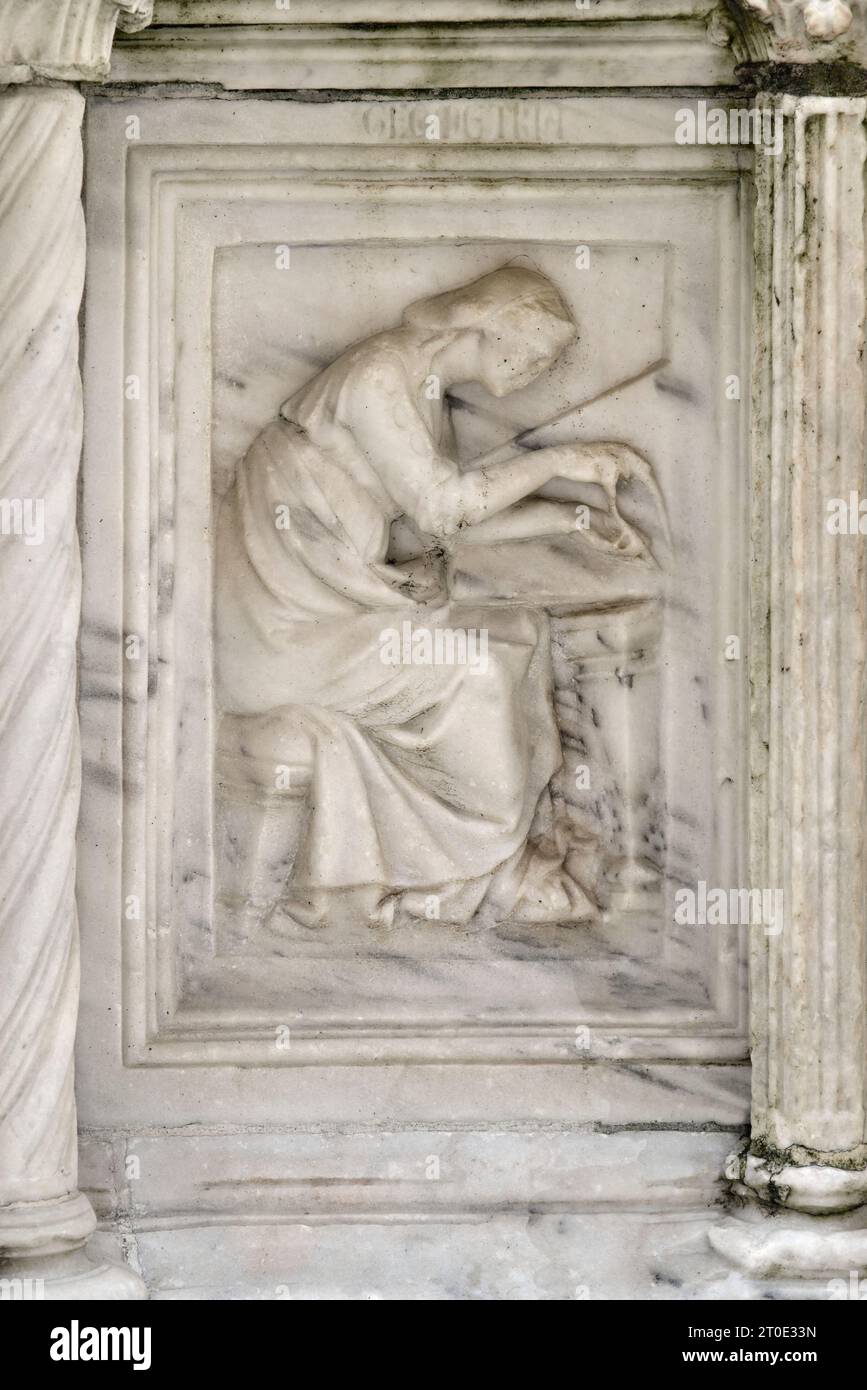 Pérouse (Ombrie - PG), Fontaine majeure de Piazza IV novembre, Nicola et Giovanni Pisano, tuiles. Dans chaque compartiment il y a deux tuiles. Géométrie Banque D'Images