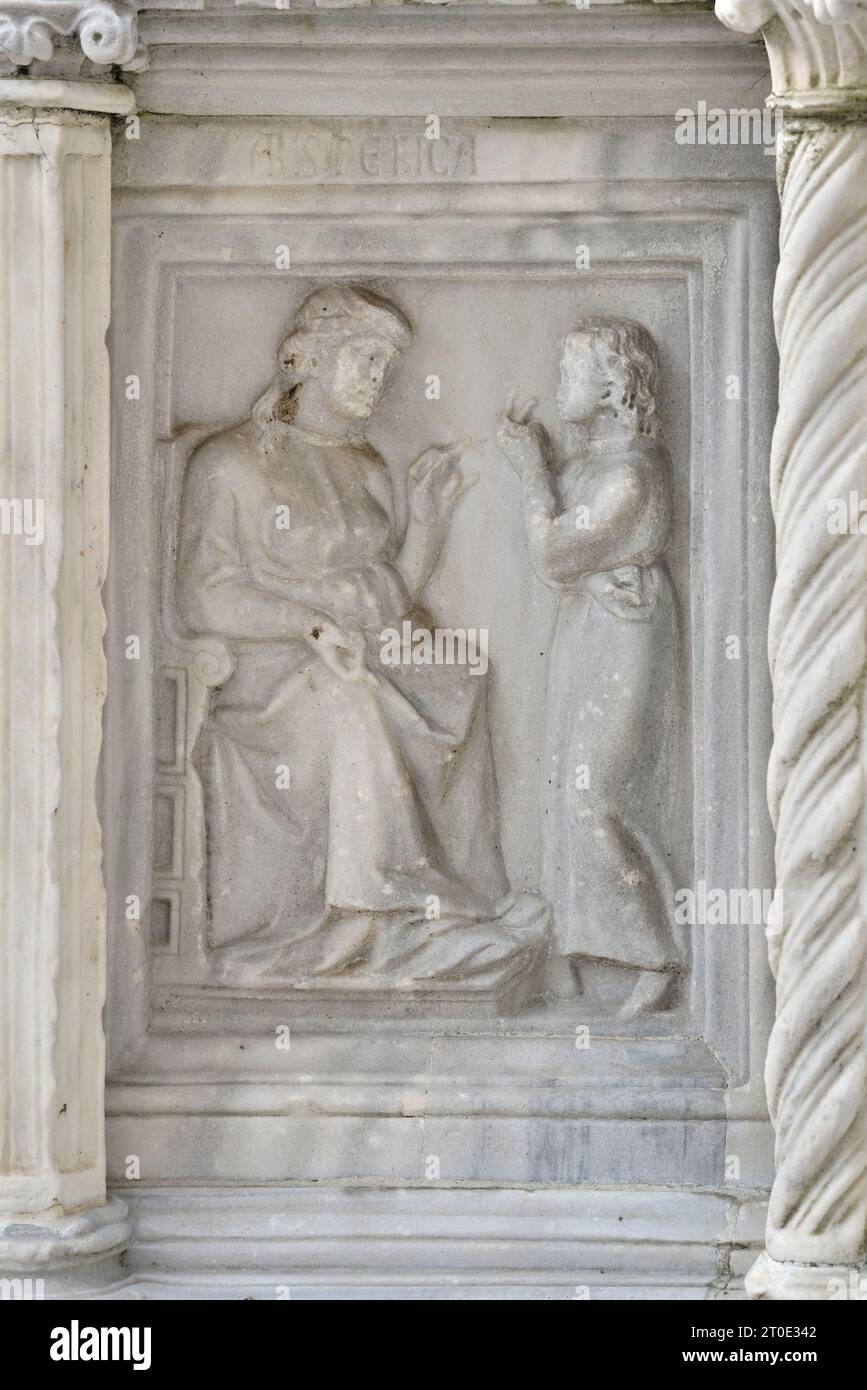 Pérouse (Ombrie - PG), Fontaine majeure de Piazza IV novembre, Nicola et Giovanni Pisano, tuiles. Dans chaque compartiment il y a deux tuiles. Arithmétique Banque D'Images