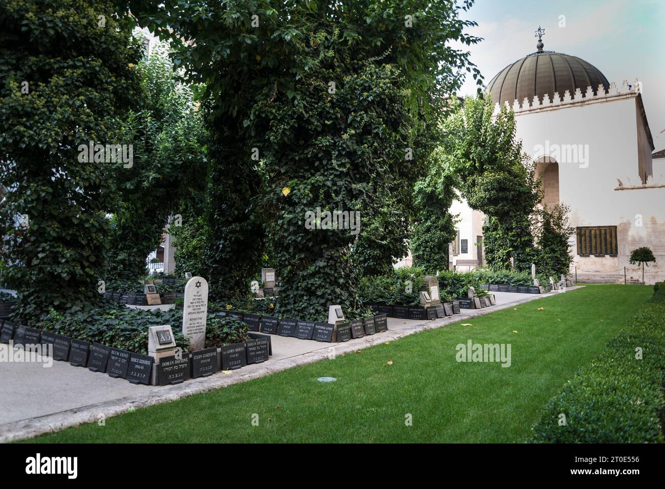Cimetière juif et temple des héros de la synagogue Nagy rue Dohány, deuxième plus grande synagogue du monde, Budapest, Hongrie Banque D'Images