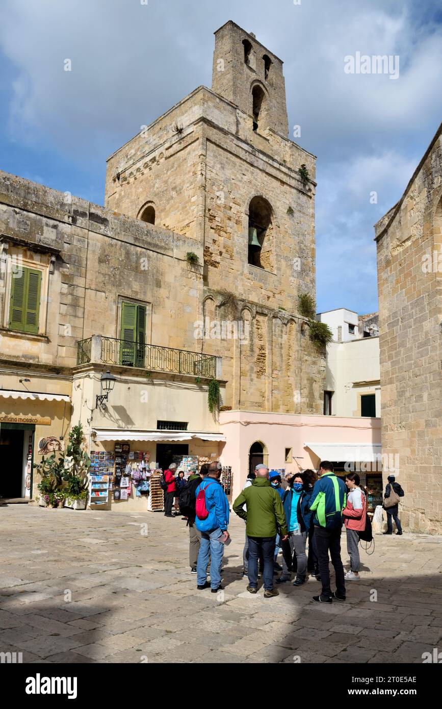 Otranto (Italie, Pouilles, province de Lecce) place de la Basilique Banque D'Images