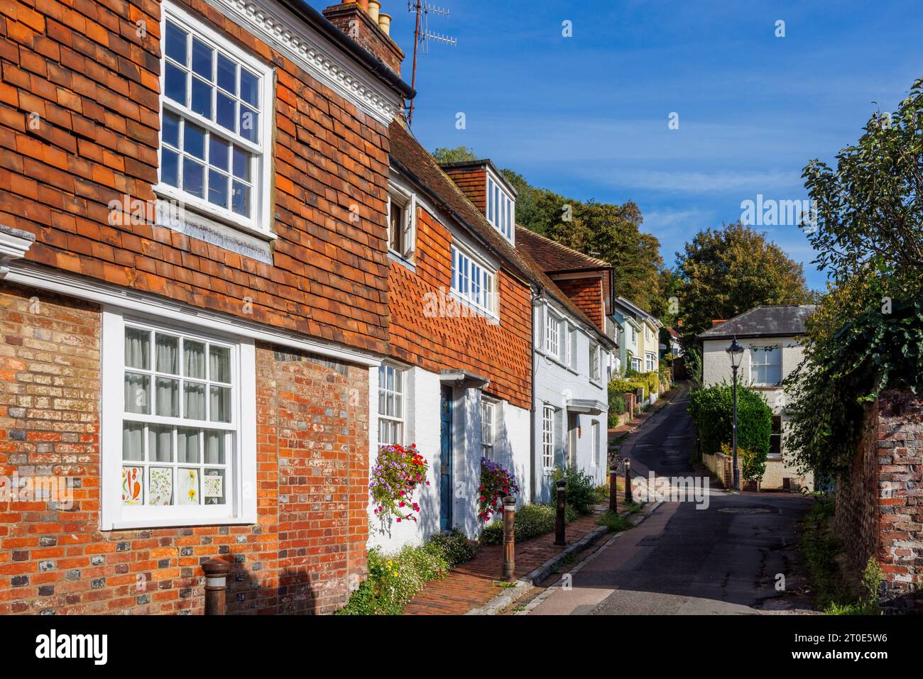 Bâtiments historiques de style local, maisons et chalets à Chapel Hill à Lewes, la ville historique du comté de East Sussex, dans le sud-est de l'Angleterre Banque D'Images