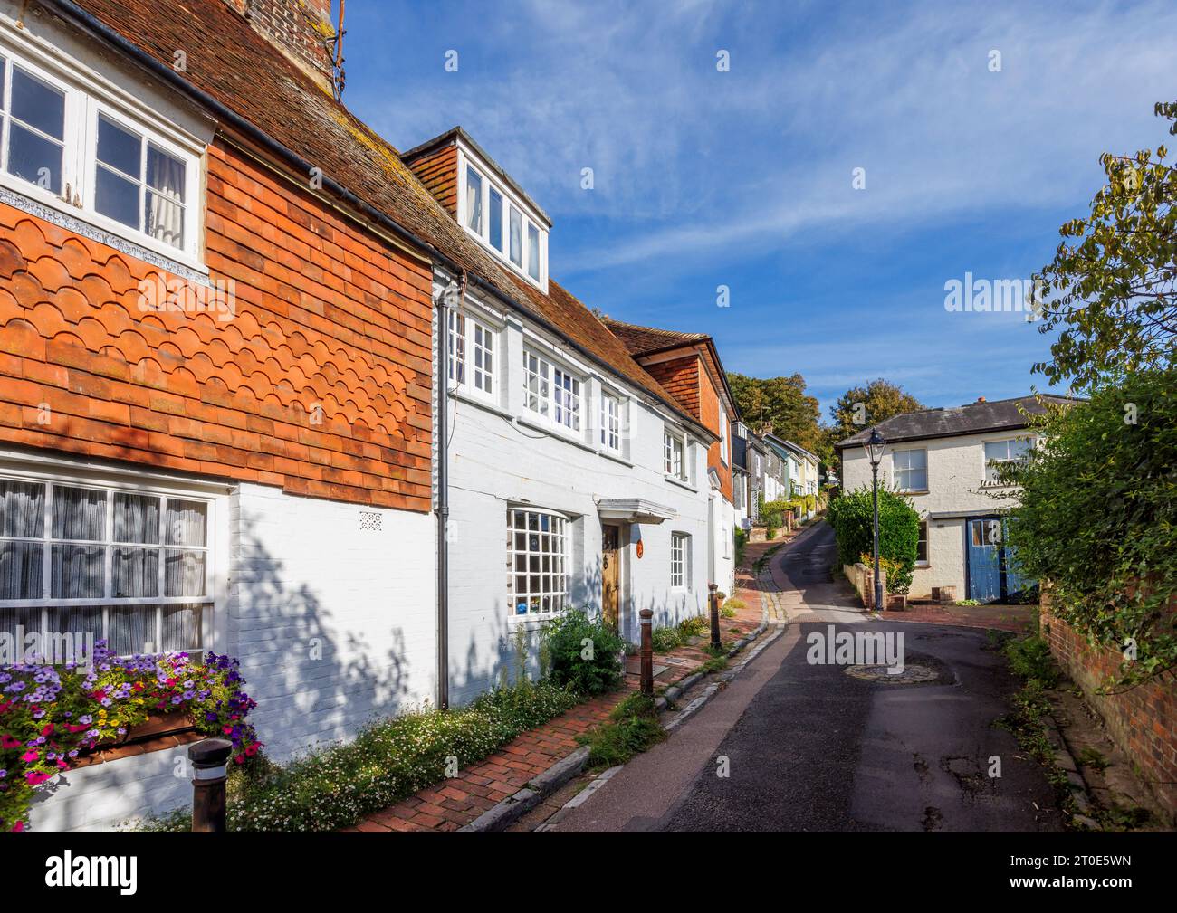 Bâtiments historiques de style local, maisons et chalets à Chapel Hill à Lewes, la ville historique du comté de East Sussex, dans le sud-est de l'Angleterre Banque D'Images