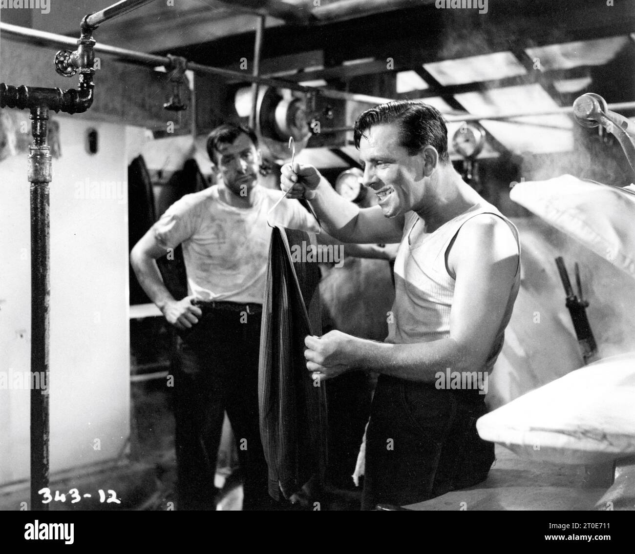 NORMAN WISDOM in Steam Laundry in SUIVEZ Une STAR 1959 réalisateur ROBERT ASHER scénario original Jack Davies Henry Blyth et Norman Wisdom Music Philip Green producteur Hugh Stewart The Rank Organisation Banque D'Images