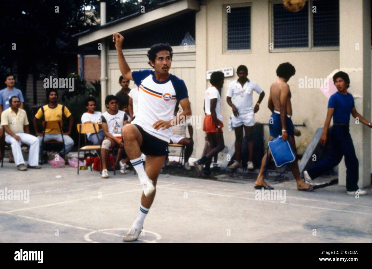 Kuala Lumpur Malaisie Sepak TakRAW athlète amateur jouant au volley-ball Banque D'Images