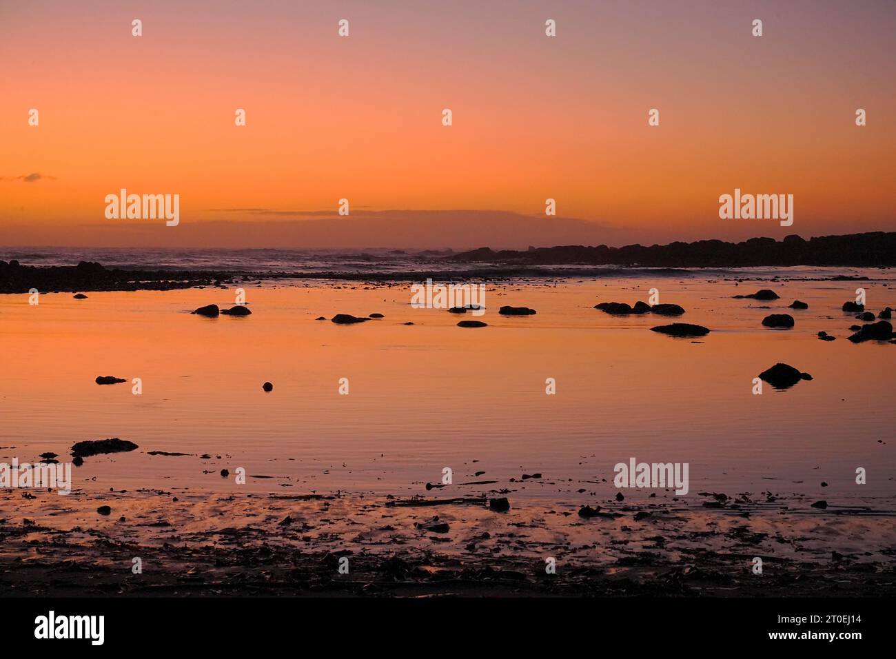 Coucher de soleil à Jacobsbaai, sur la côte ouest du Cap, Afrique du Sud. Banque D'Images