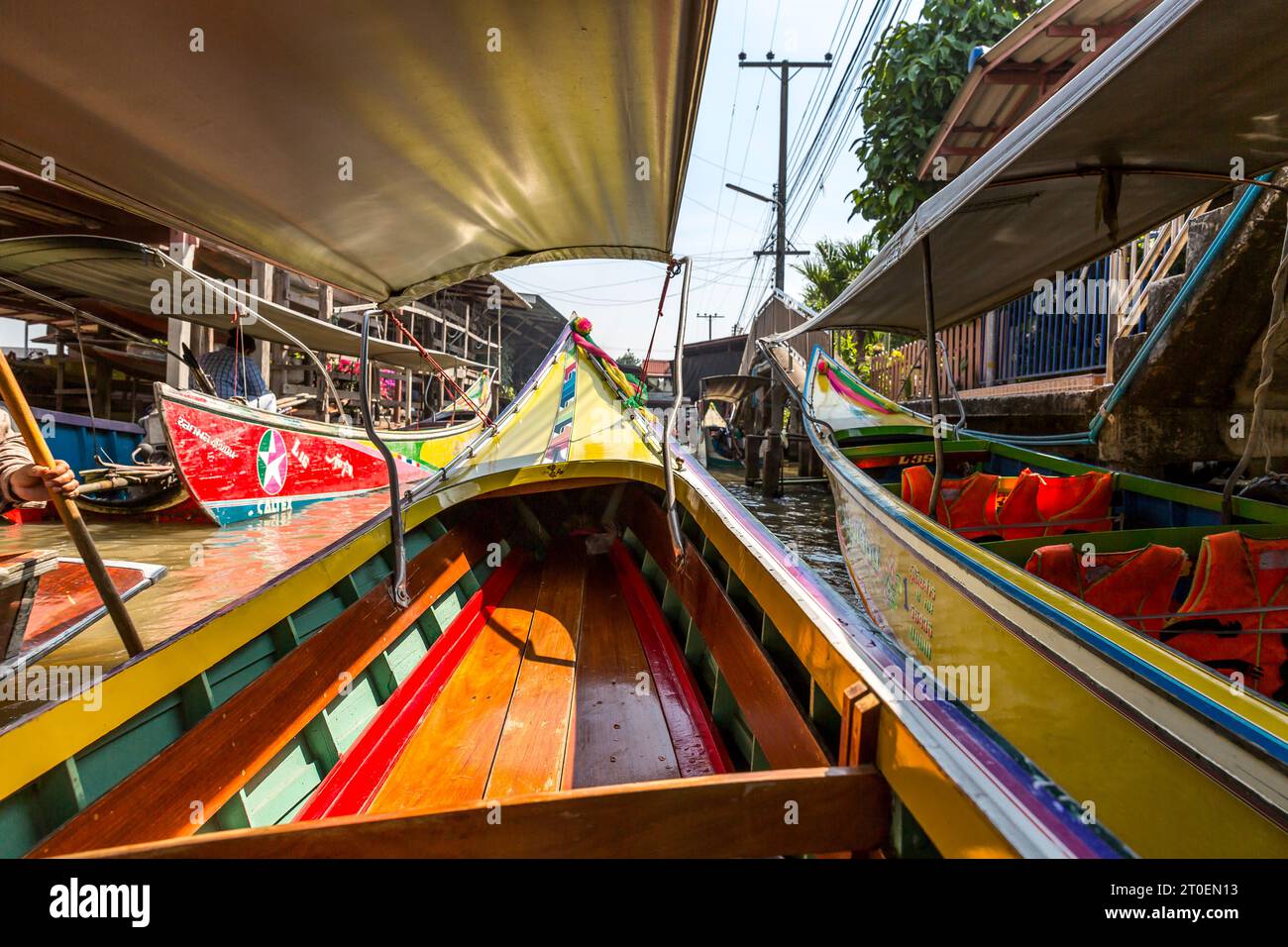 Bateaux colorés, marché flottant, Damnoen Saduak Floating Market, Ratchaburi, Bangkok, Thaïlande, Asie Banque D'Images