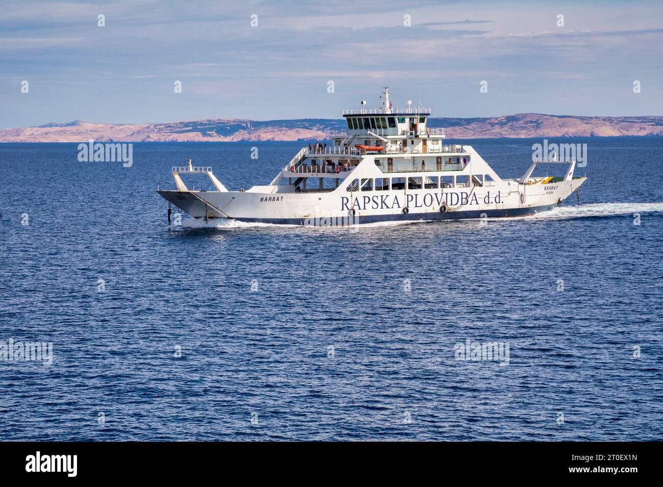 Croatie, comté de Lika-Senj, municipalité de Senj, port de Stinica, ferry reliant le continent à l'île de Rab Banque D'Images