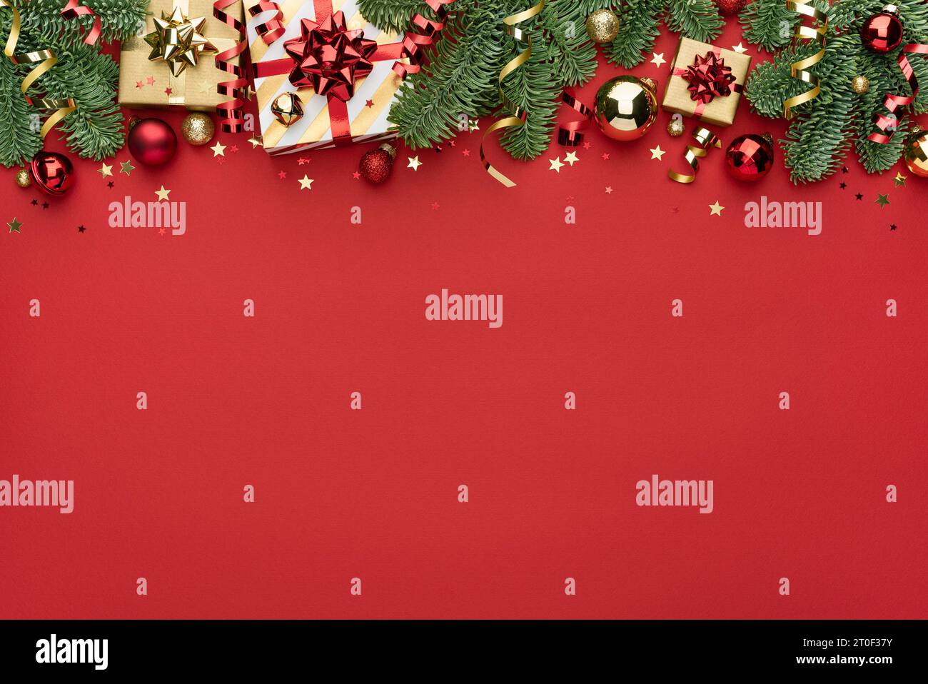 Fond de Noël rouge avec une bordure de décoration et espace de copie pour le texte Banque D'Images