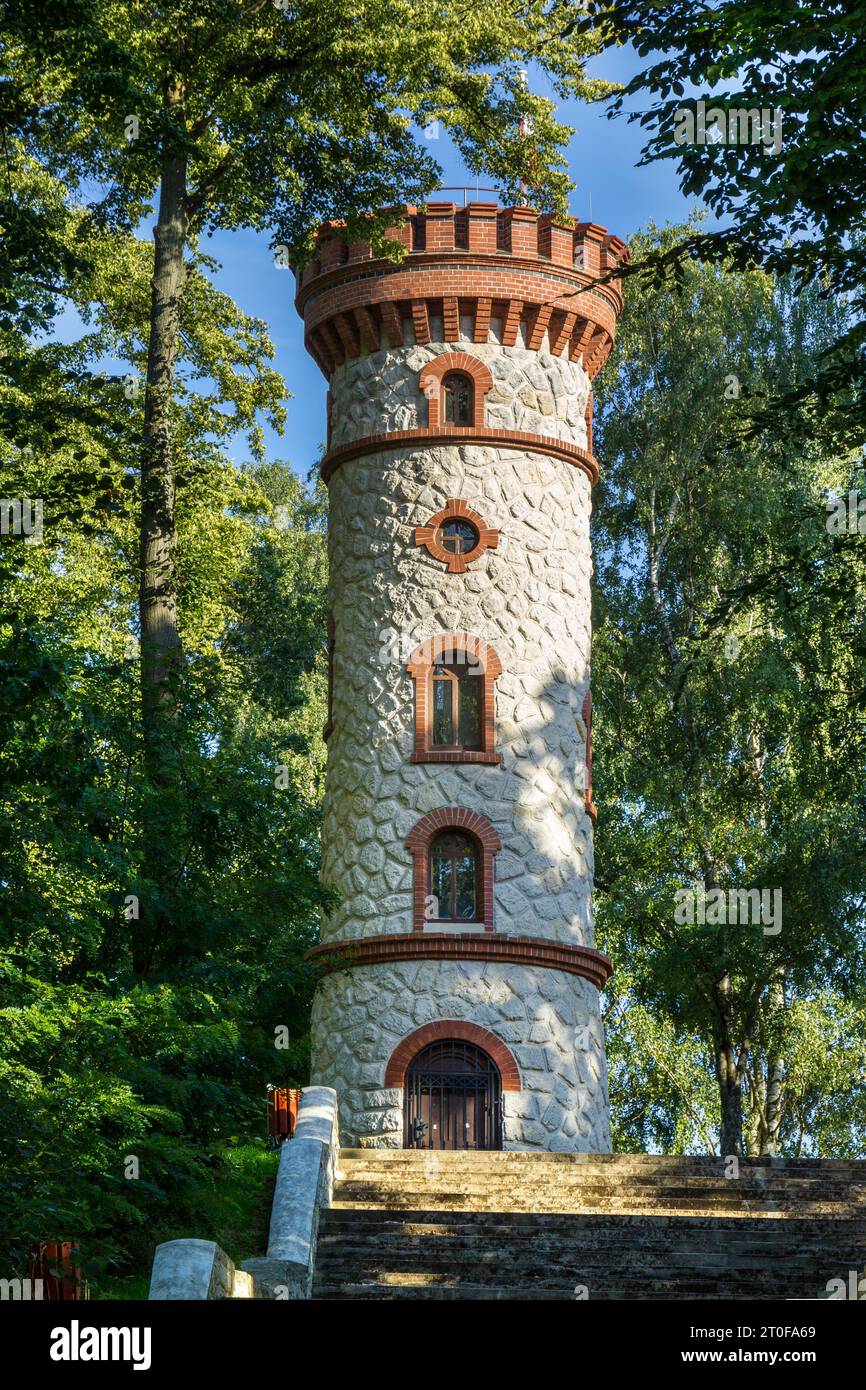 Ancienne tour de guet historique construite à 1892 à Nowogrodziec, Pologne Banque D'Images