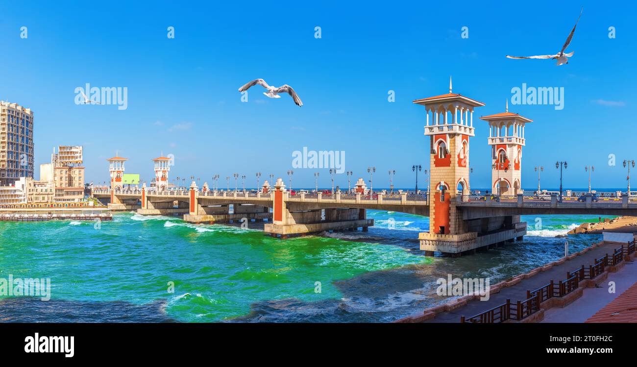 Vue sur le pont Stanley sur la mer Méditerranée et le port d'Alexandrie, Egypte Banque D'Images