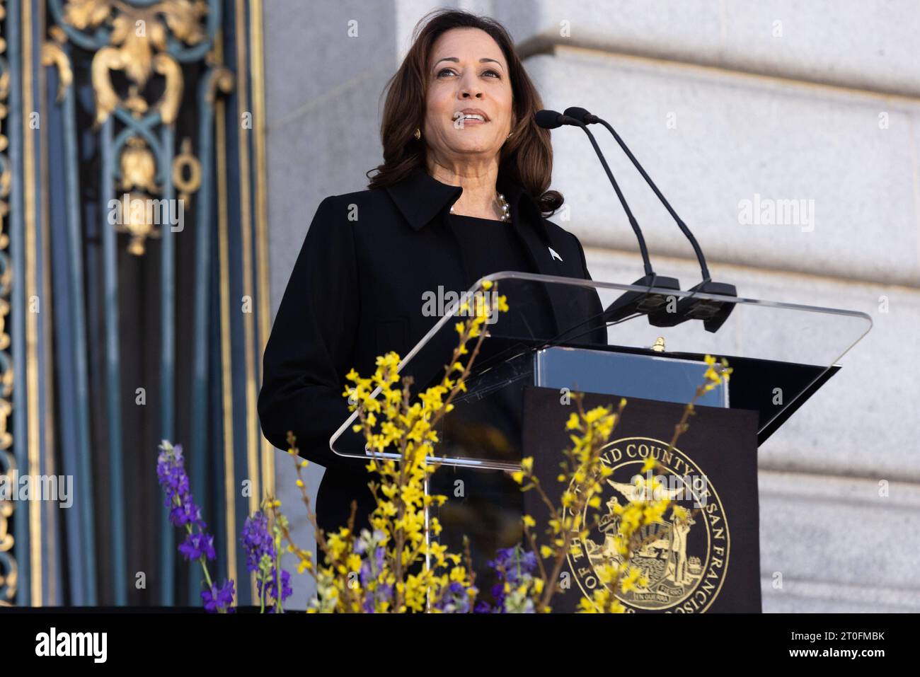 La vice-présidente des États-Unis Kamala Harris fait des remarques lors du service commémoratif de feu sénateur américain Dianne Feinstein démocrate de Californie à l'hôtel de ville de San Francisco, Californie, le jeudi 5 octobre 2023. Feinstein est décédé à 90 ans. Copyright : xBenjaminxFanboyx/xPoolxviaxCNPx/MediaPunchx crédit : Imago/Alamy Live News Banque D'Images