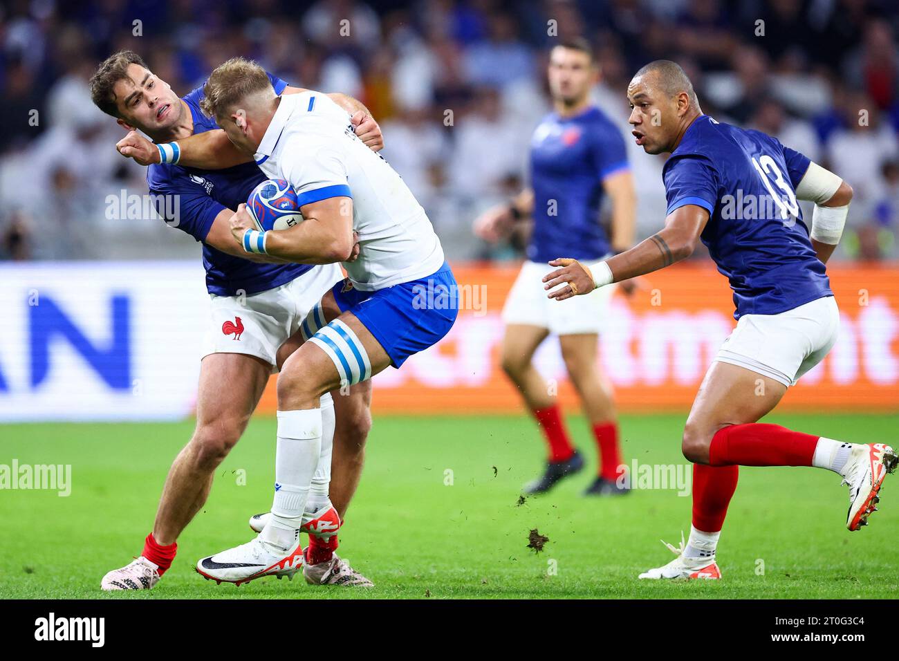 Damian Penaud #14 de France, Lorenzo Cannone #8 d'Italie et Gael Fickou #13 de France lors de la coupe du monde de Rugby Pool Un match entre la France et l'Italie au Stade de Lyon le 06 octobre 2023 à Lyon, France. Photo Baptiste Paquot/ABACAPRESS.COM crédit : Abaca Press/Alamy Live News Banque D'Images