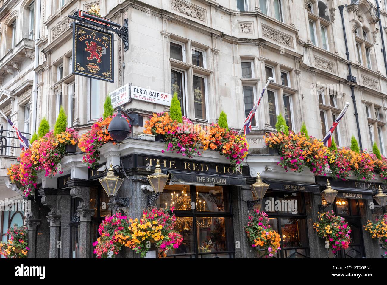 Le pub Red Lion à Westminster connu pour servir tous les premiers ministres jusqu'à Edward Heath, Whitehall, Londres, Angleterre, Royaume-Uni Banque D'Images