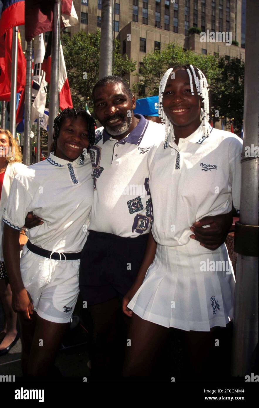 SERENA WILLIAMS, VENUS WILLIAMS ET RICHARD WILLIAMS DANS VENUS & SERENA THE GAME CHANGERS (2023) - TITRE ORIGINAL : VENUS & SERENA : CES ICONES QUE L'AMÉRICAINE NE VEUT PAS VOIR-, RÉALISÉ PAR SONIA DAUGER. Crédit : Brainworks / Album Banque D'Images