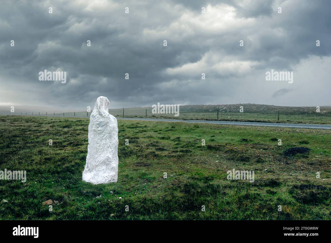 Une sculpture de la femme blanche de Watlee, un fantôme sur Unst, une des îles du Nord des Shetland. Banque D'Images